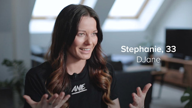 DrSmile Stories: DJ Anie aka Stephanie feiert ihr freies Lachen - YouTube 2020-08-28 12-27-24